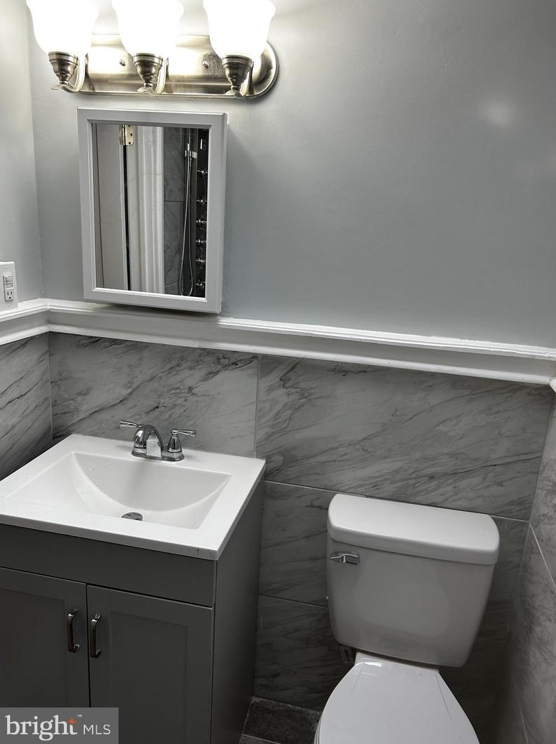 7619 Wyndale Ave, Philadelphia PA 19151-2707 exterior