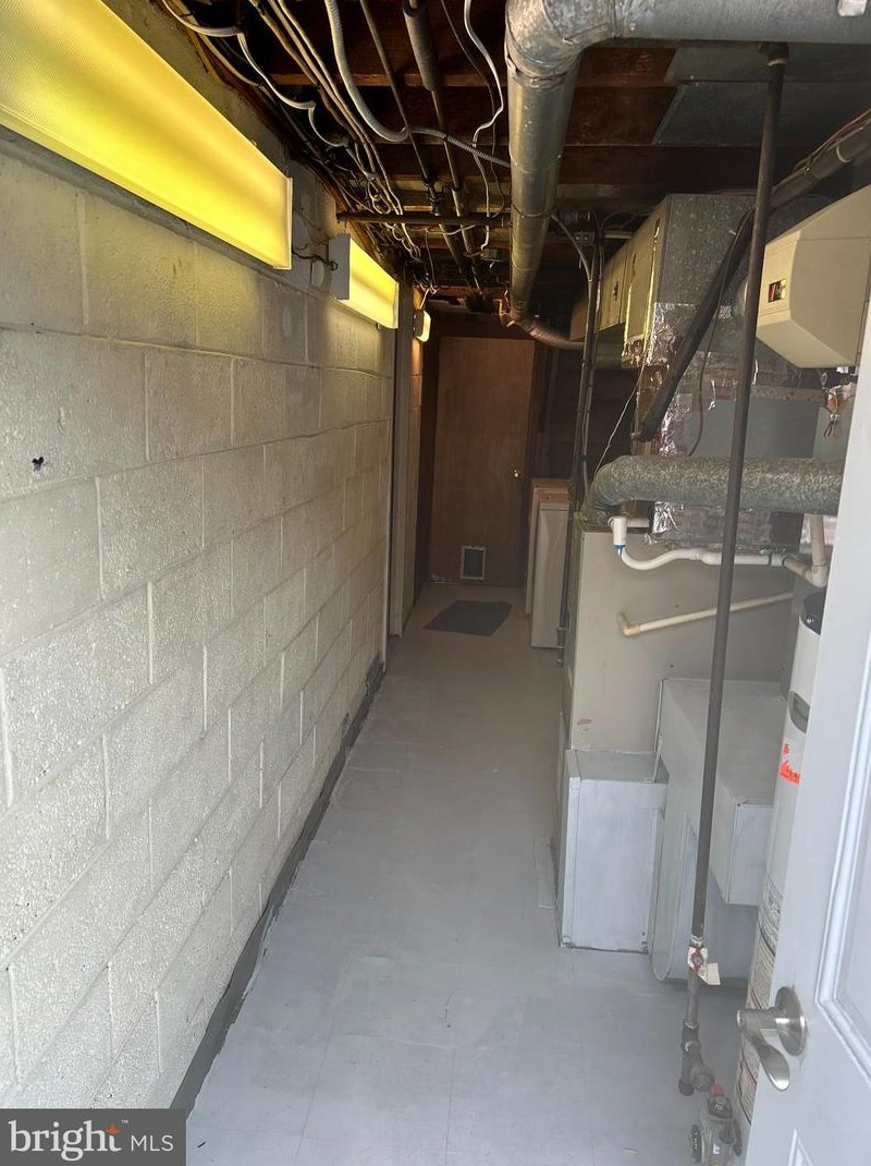 7619 Wyndale Ave, Philadelphia PA 19151-2707 exterior