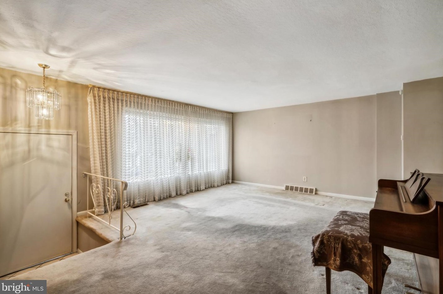 3705 Westhampton Dr, Philadelphia, PA 19154-2014