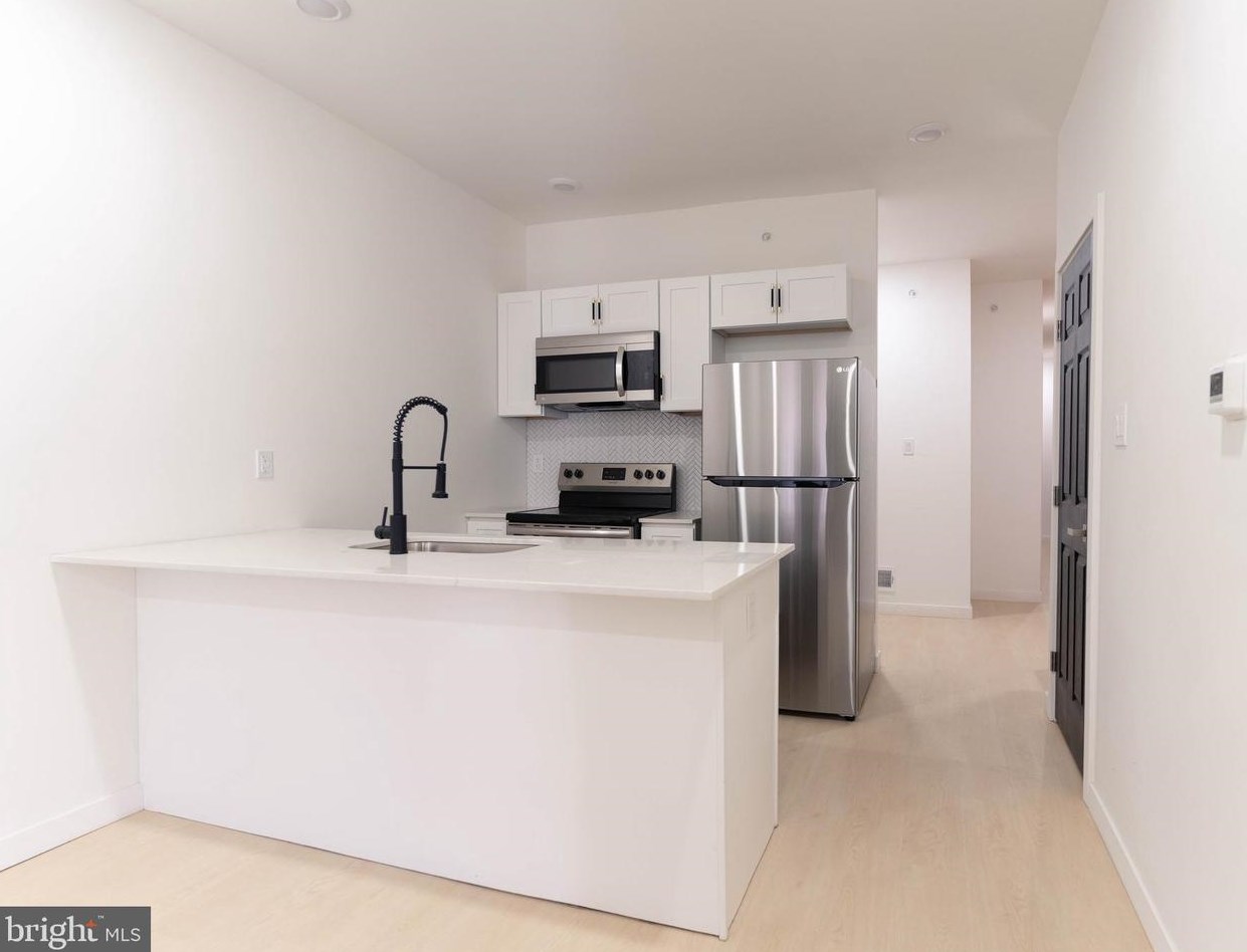 1004 N 43rd St #2, Philadelphia, PA 19104