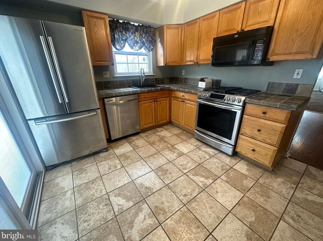15036 Poquessing Creek Ln, Philadelphia PA  19116-1531 exterior