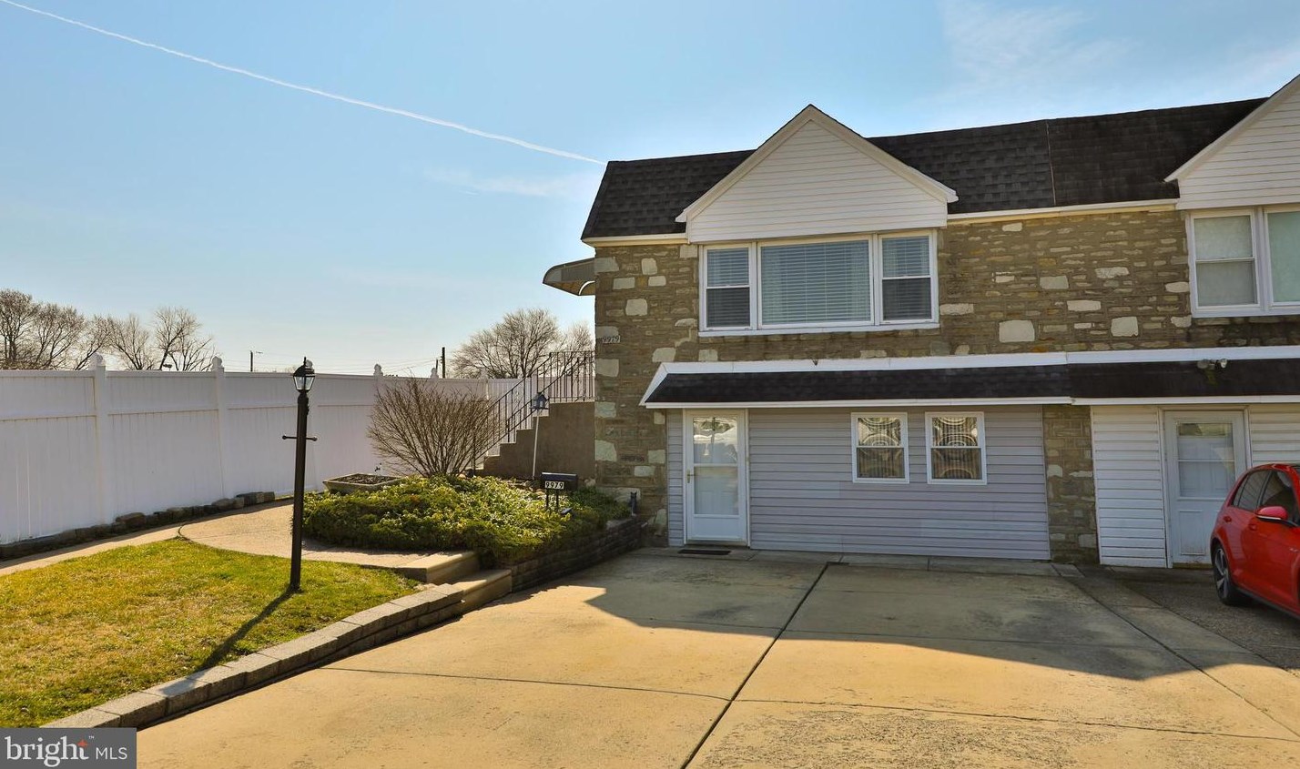 9979 Woodfern Rd, Philadelphia, PA 19115-2010