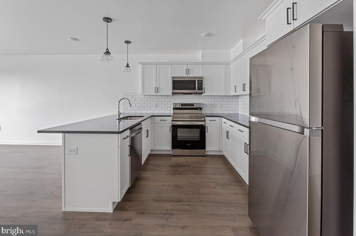 404 Fountain St #403, Philadelphia, PA 19128