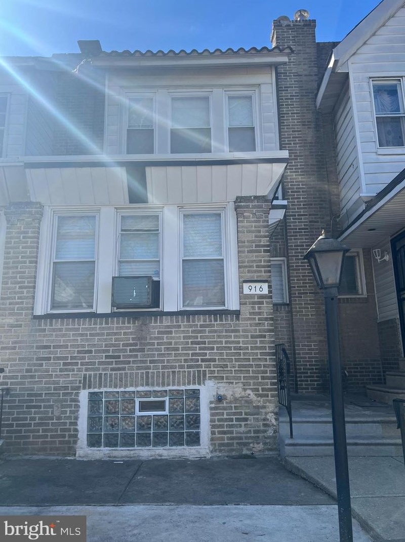 916 Bridge St, Philadelphia, PA 19124-1711