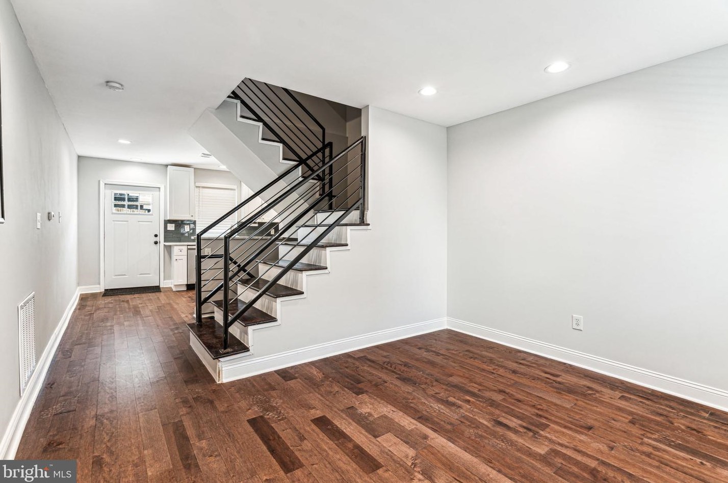 1553 Hewson St, Philadelphia, PA 19125-2807