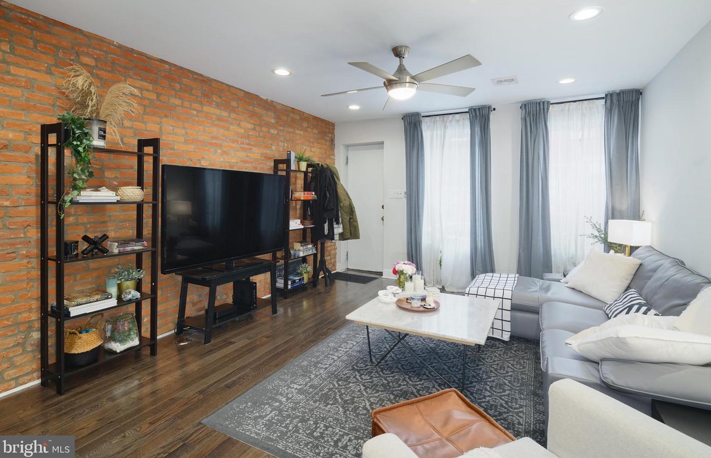 409 Hoffman St, Philadelphia PA  19148-2520 exterior