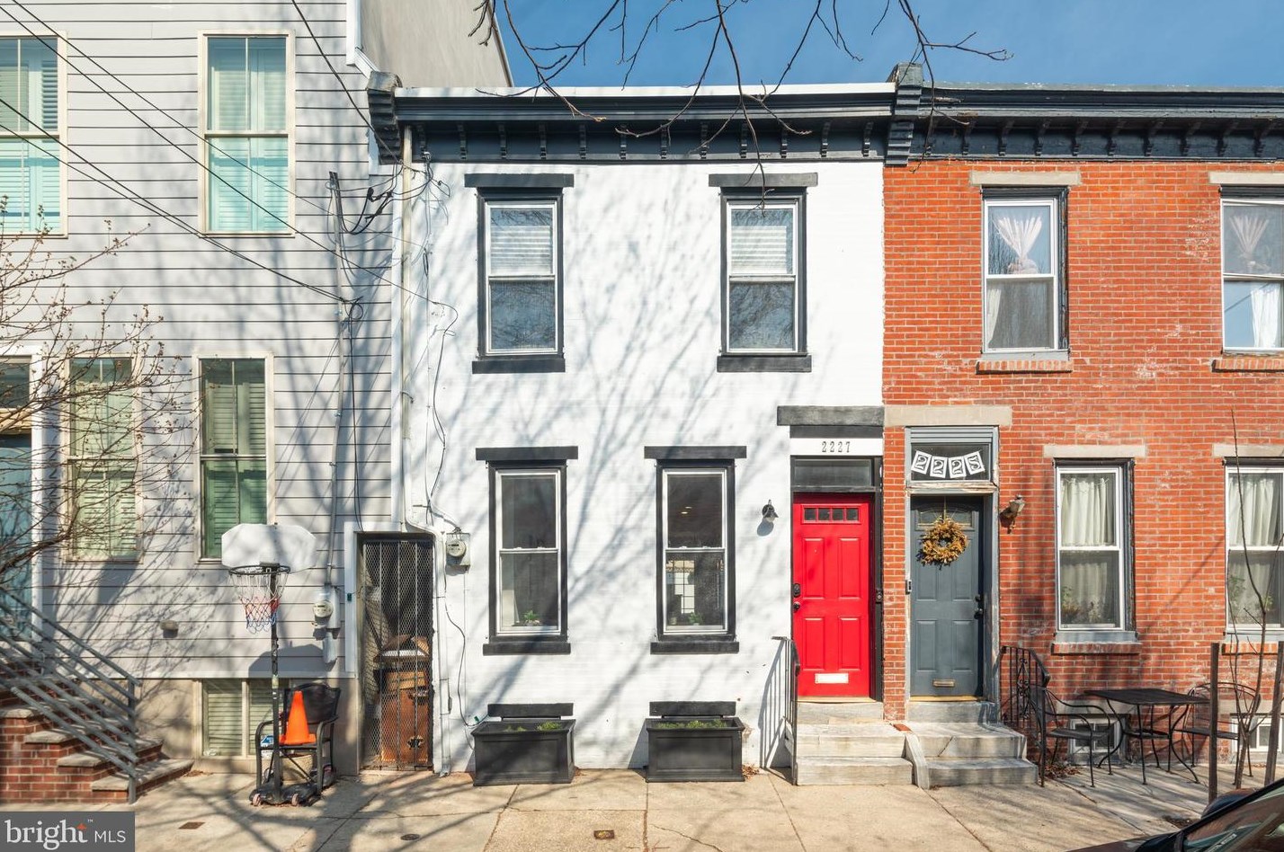 2227 Pemberton St, Philadelphia PA  19146-1140 exterior