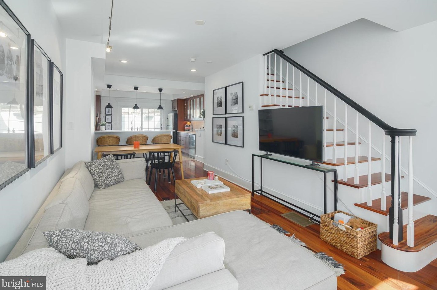 2227 Pemberton St, Philadelphia PA  19146-1140 exterior