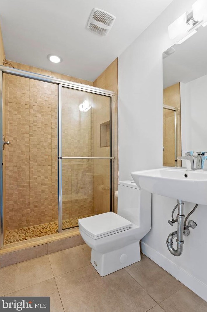 1625 Ridge Ave, Philadelphia PA  19130-2118 exterior