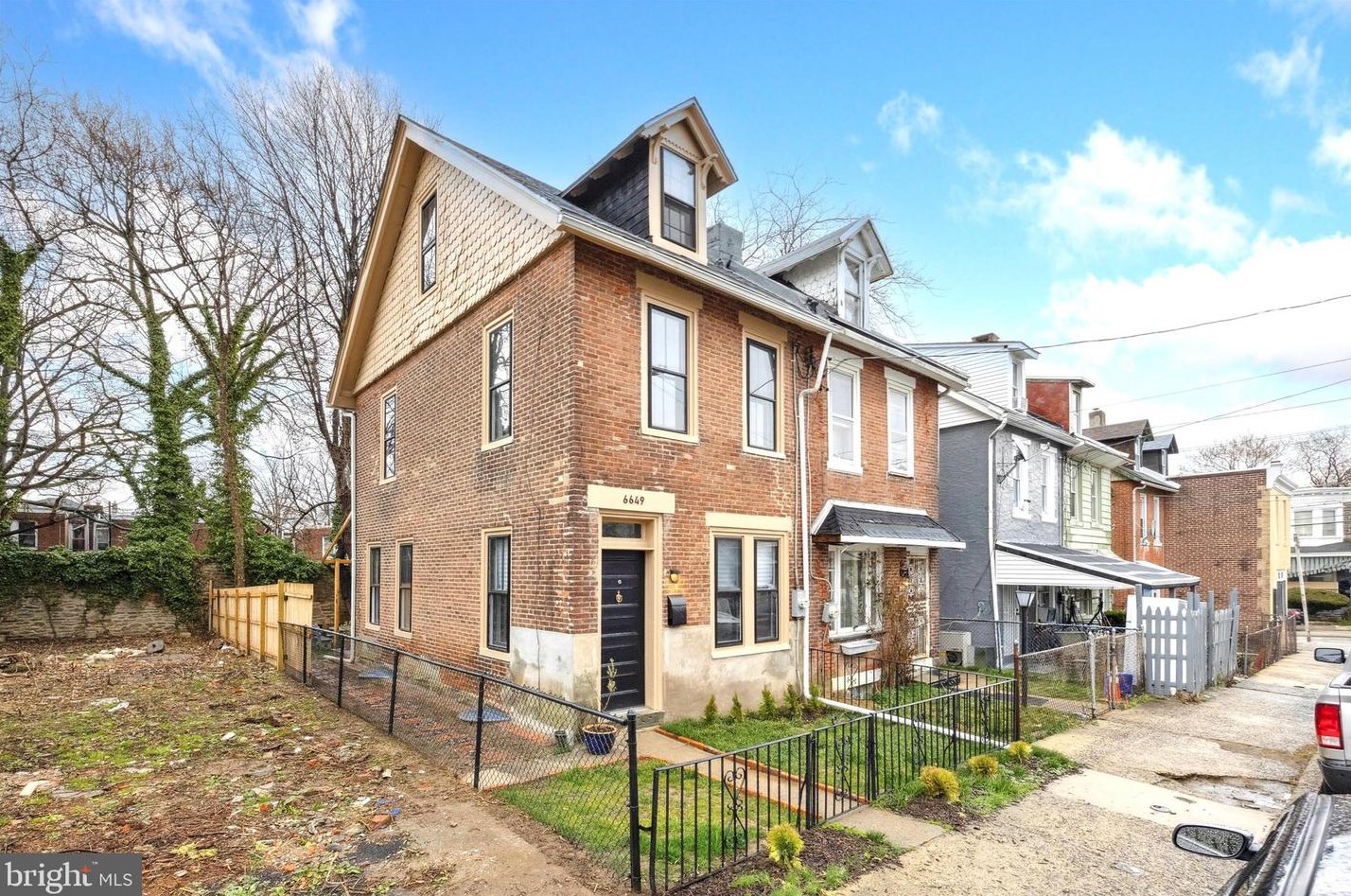 6649 Crowson St, Philadelphia, PA 19119-2203