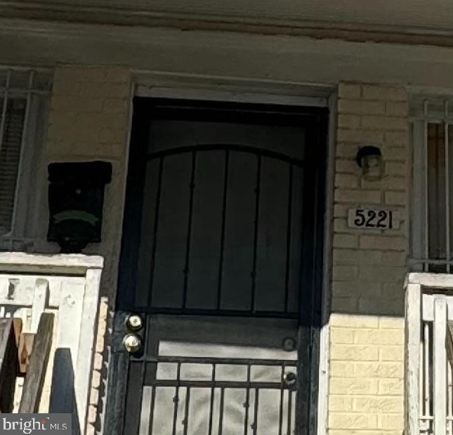 5221 Warrington Ave, Philadelphia, PA 19143-4212
