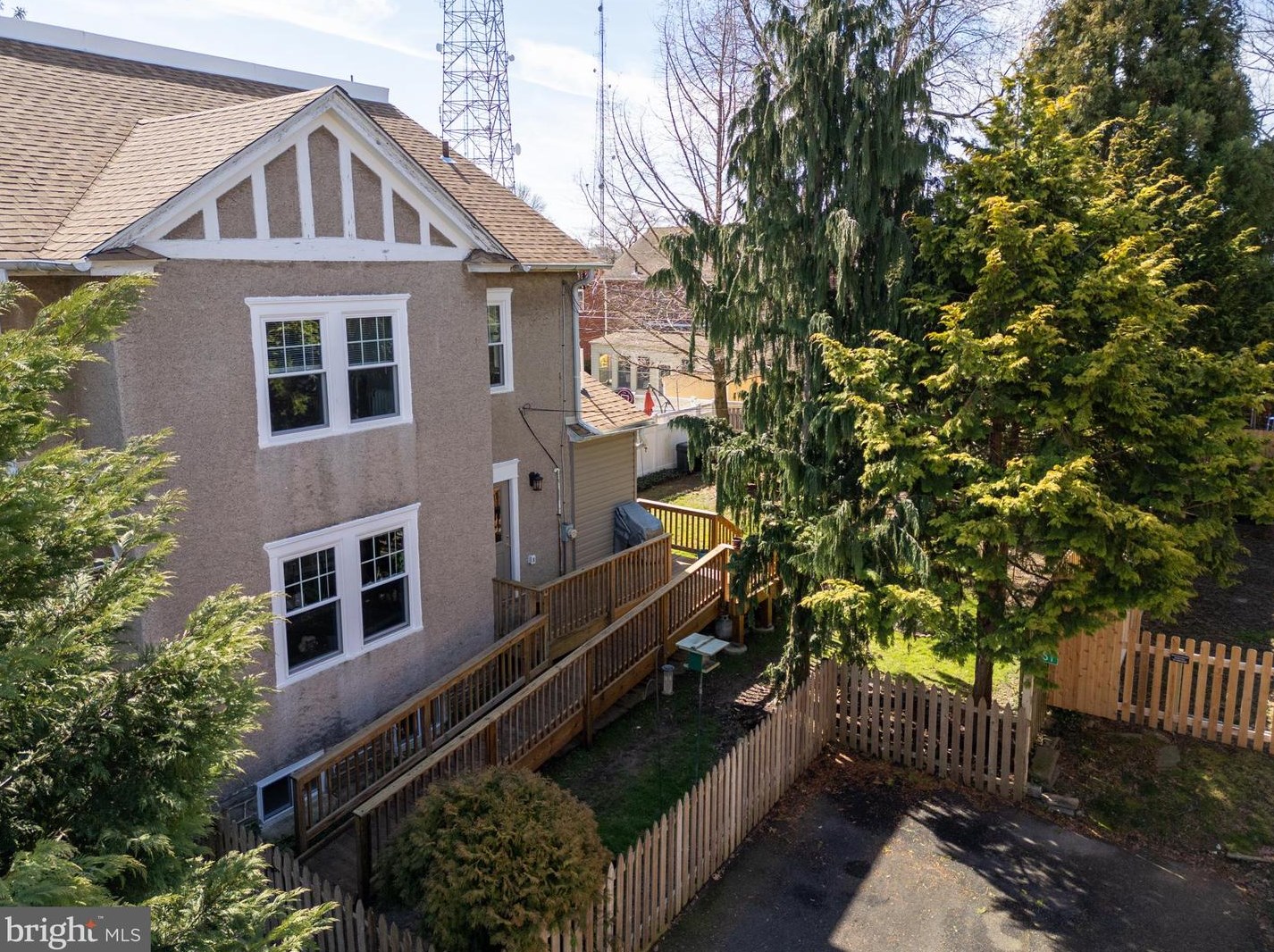 8432 Pembrook Rd, Philadelphia, PA 19128-1907