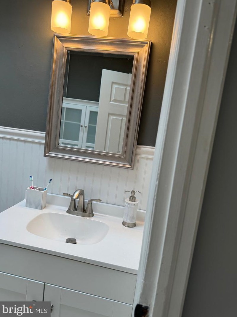 619 Sanger St, Philadelphia PA 19120-1721 exterior