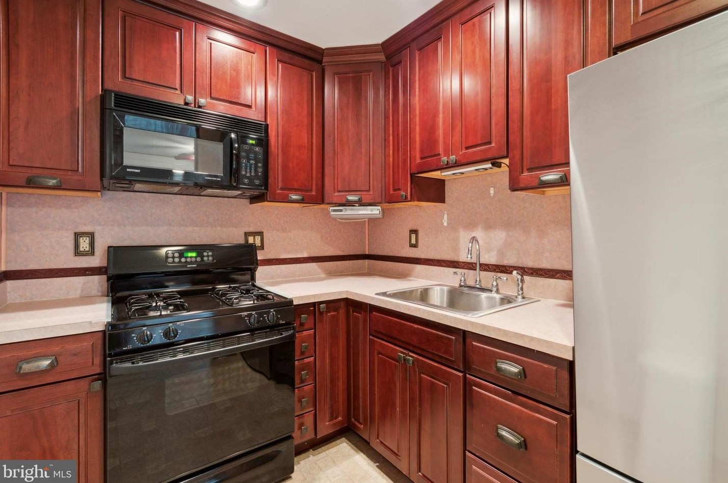 3241 Tara Rd, Philadelphia, PA 19154