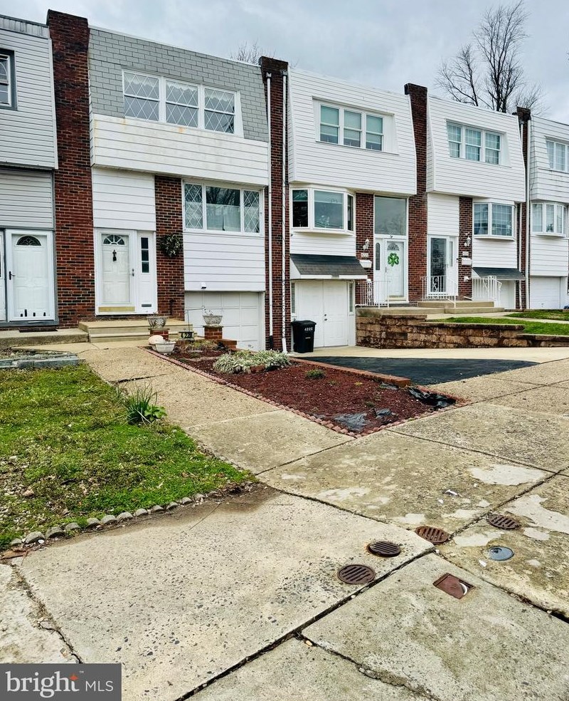 4228 Lawnside Rd, Philadelphia, PA 19154-2804