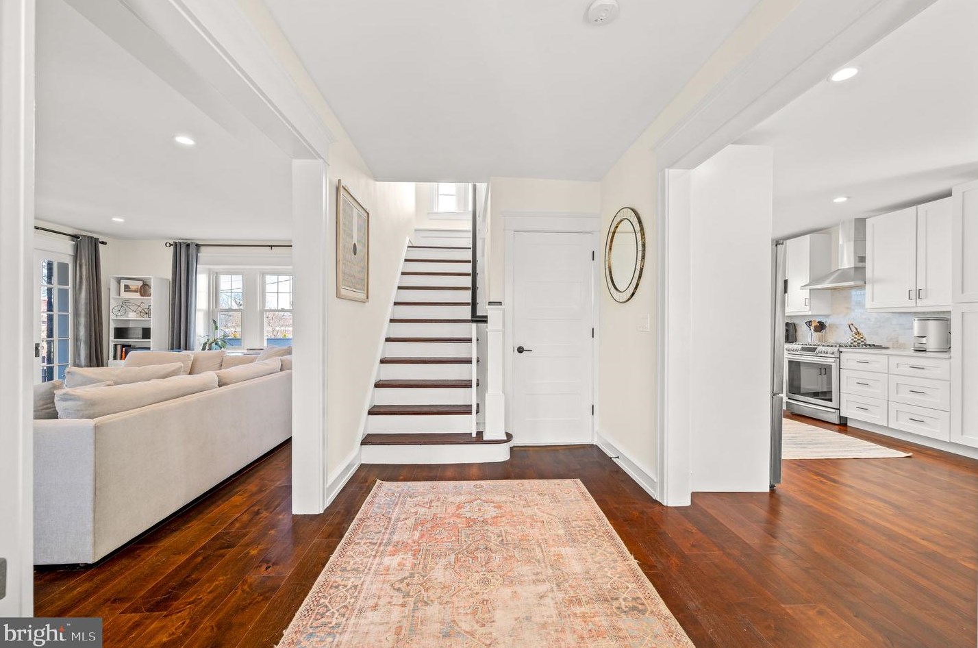 551 Walnut Ln, Philadelphia PA  19128-1742 exterior