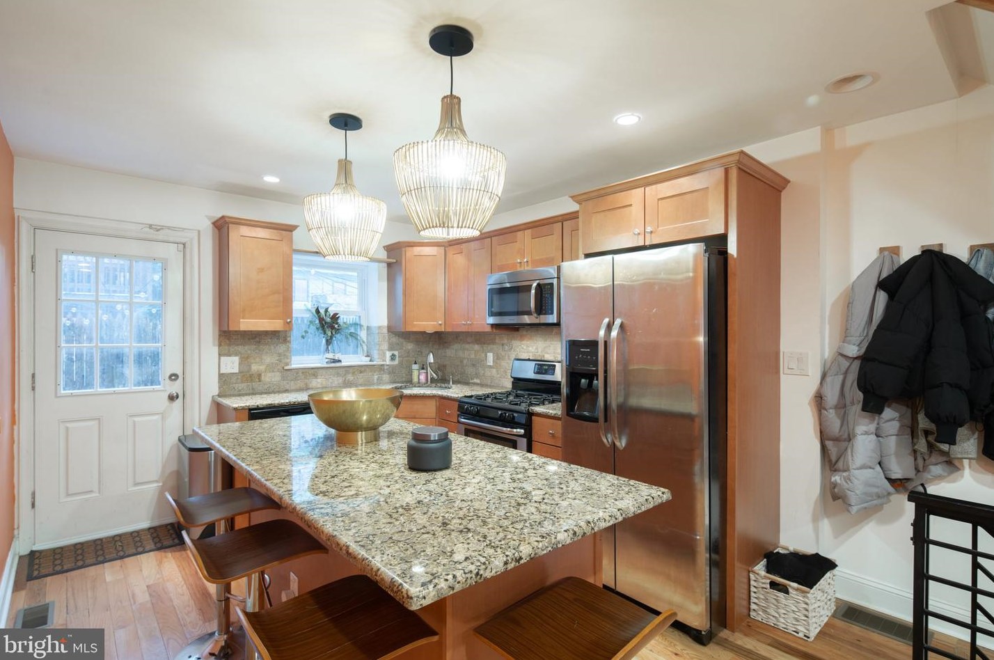 1240 7th St, Philadelphia PA  19147-4847 exterior