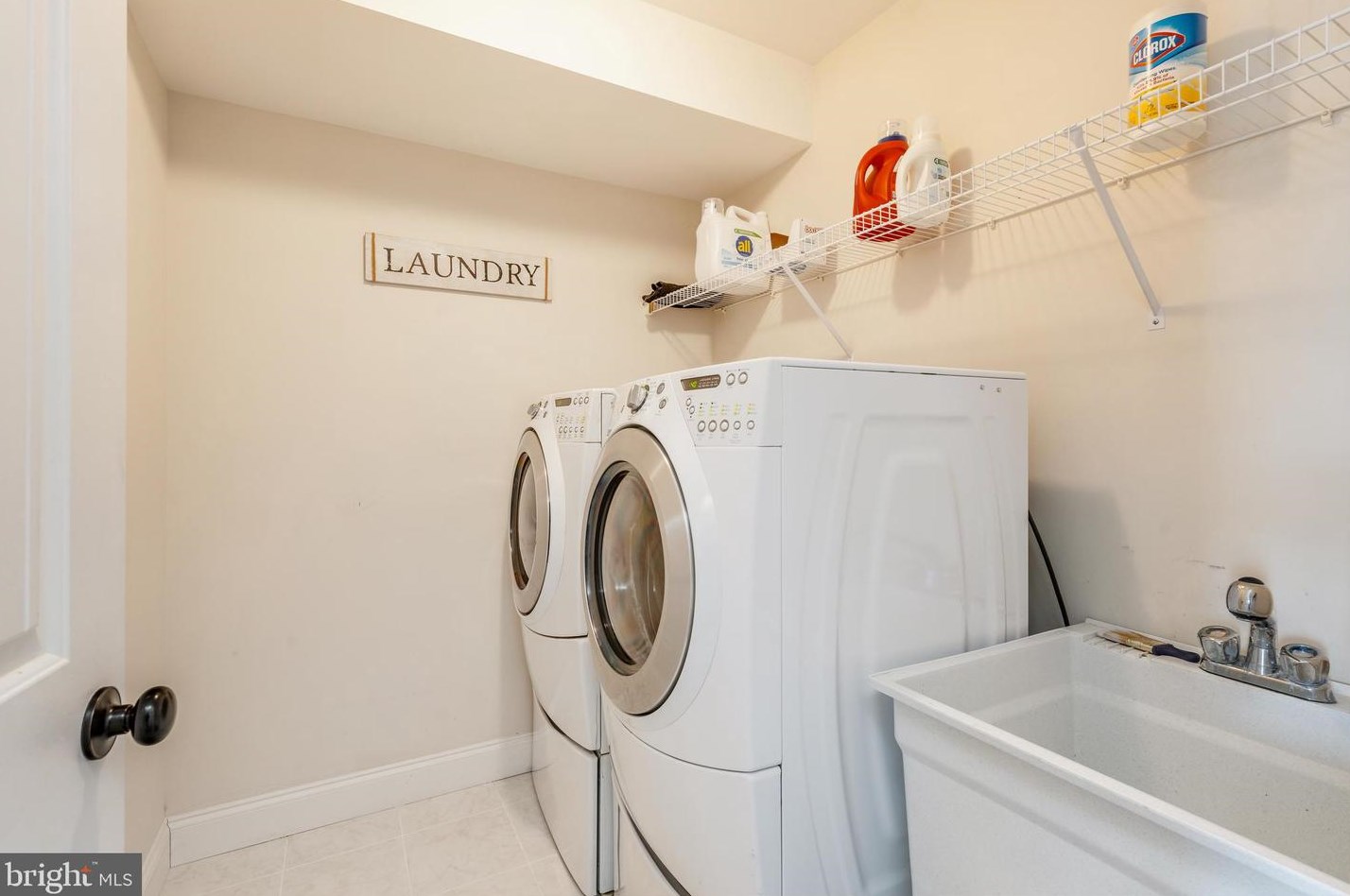 270 Delmar St, Philadelphia PA 19128-4502 exterior