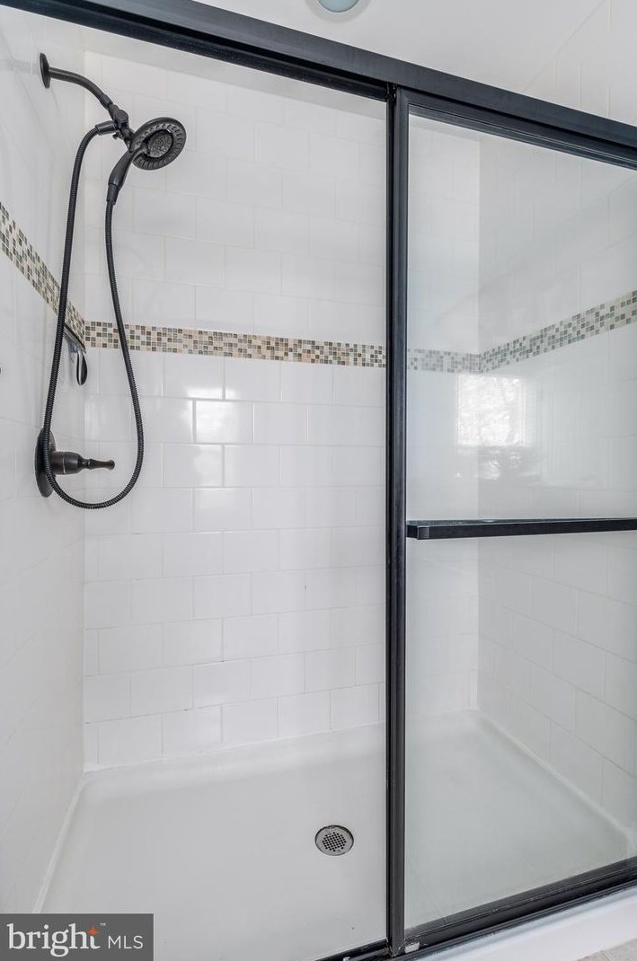 270 Delmar St, Philadelphia PA 19128-4502 exterior