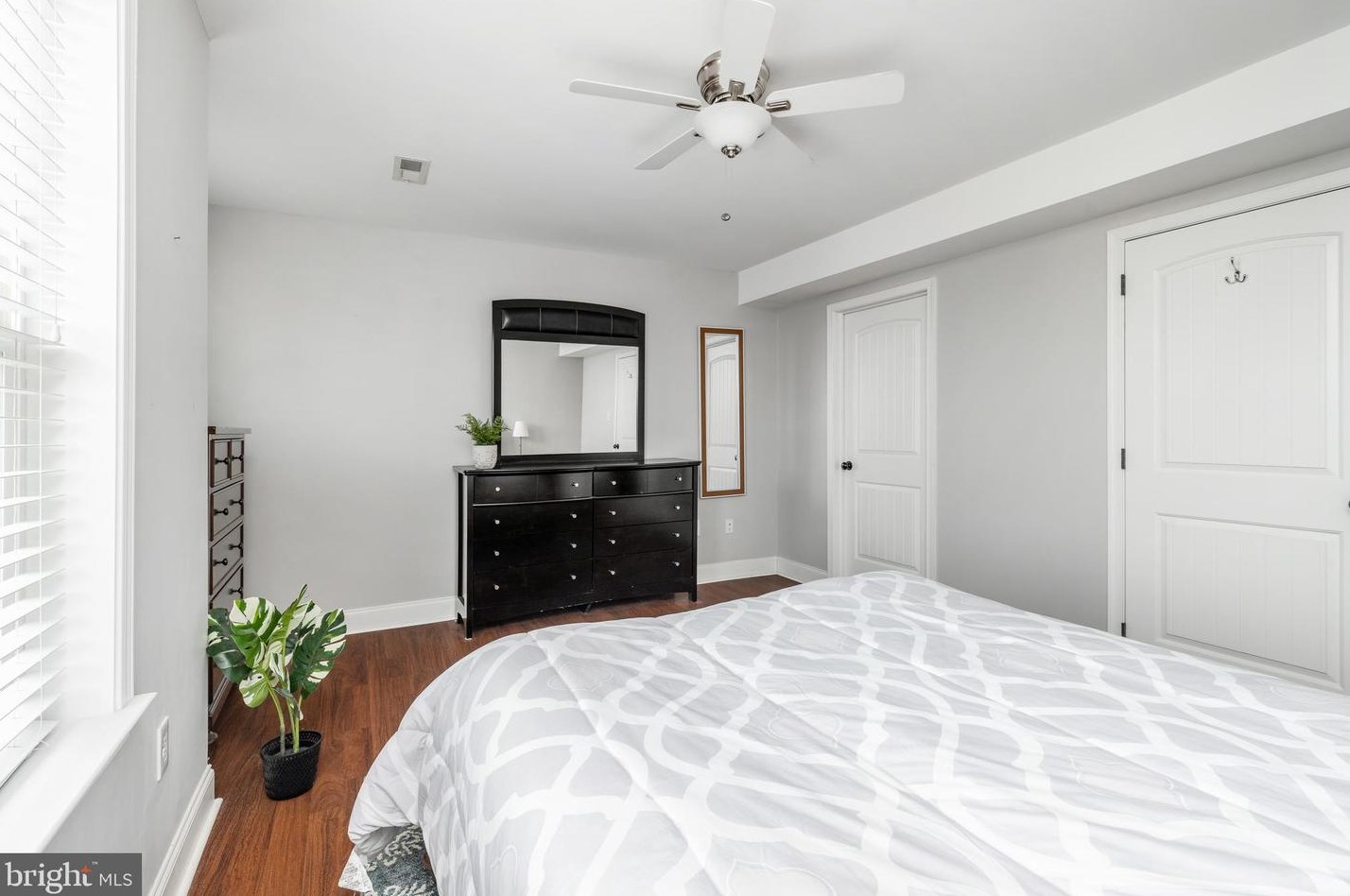 270 Delmar St, Philadelphia PA 19128-4502 exterior