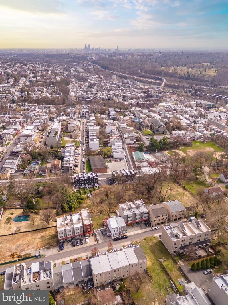 270 Delmar St, Philadelphia PA 19128-4502 exterior