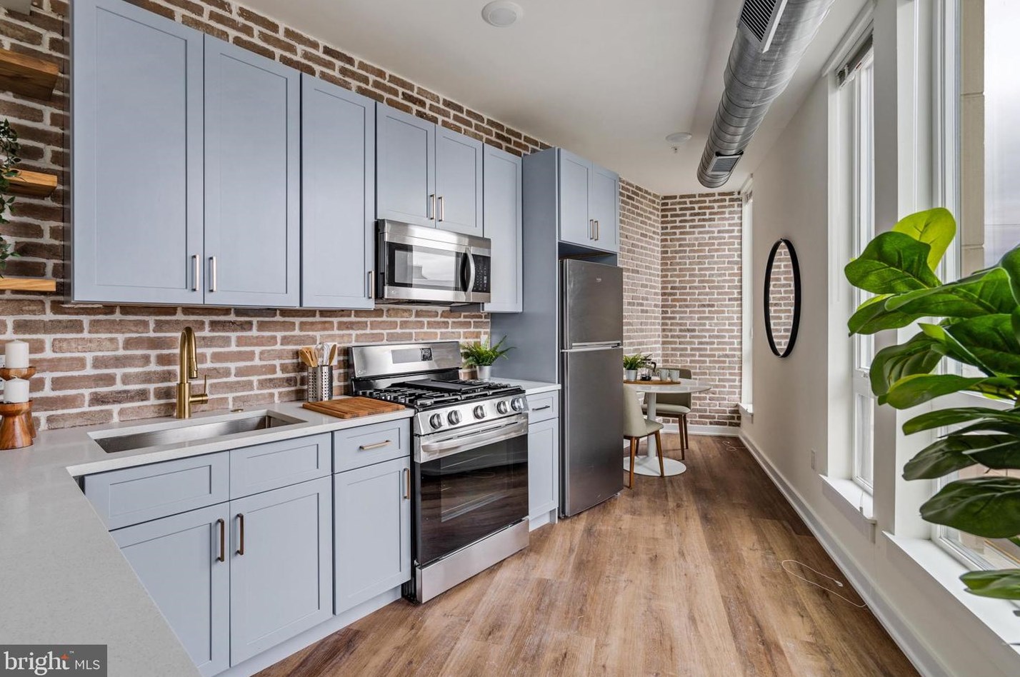 2401 Frankford Ave, Philadelphia PA  19125-1610 exterior