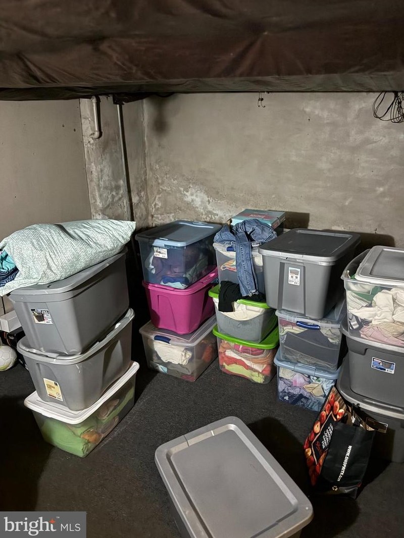 1827 Airdrie St, Philadelphia PA 19124-5540 exterior