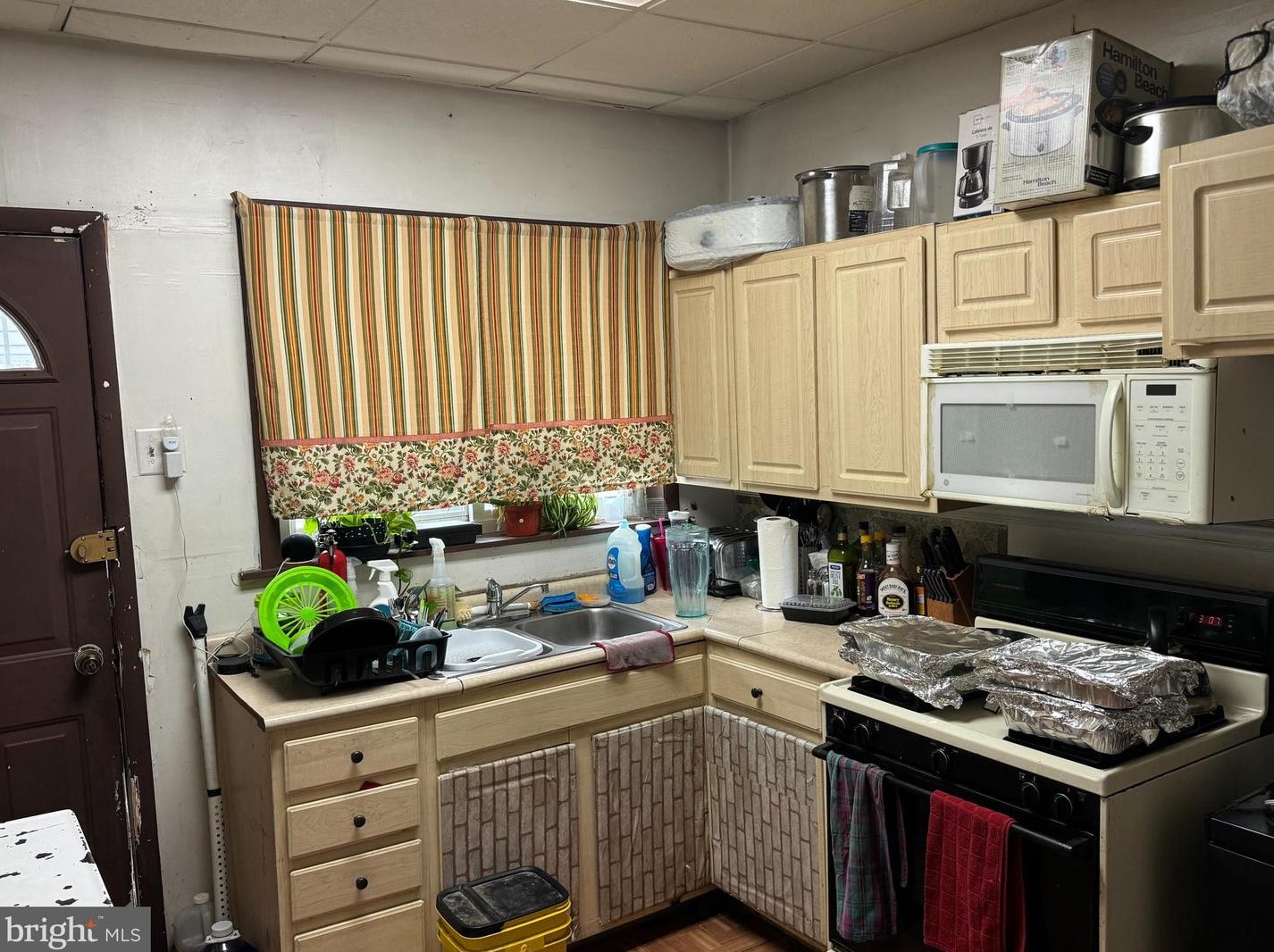 1827 Airdrie St, Philadelphia PA 19124-5540 exterior