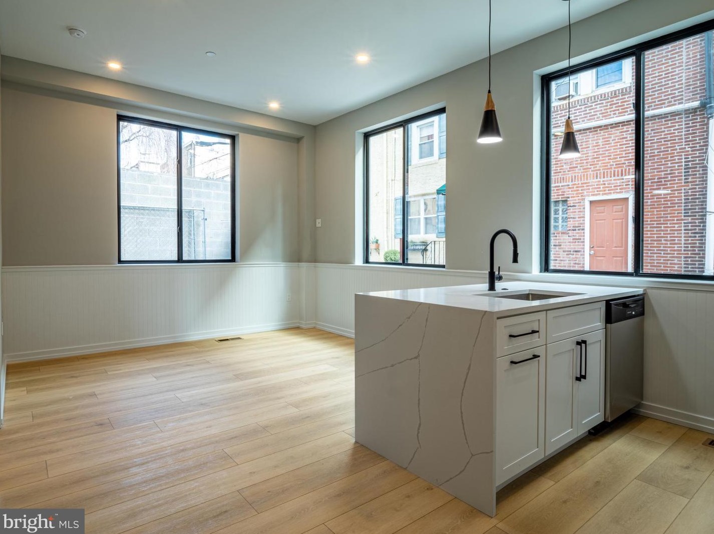 769 S 10th St #1b, Philadelphia, PA 19147