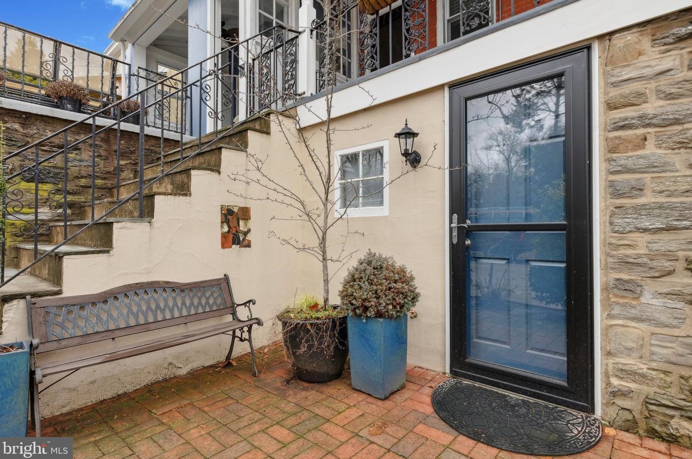 8101 Roanoke St, Philadelphia, PA 19118-3949