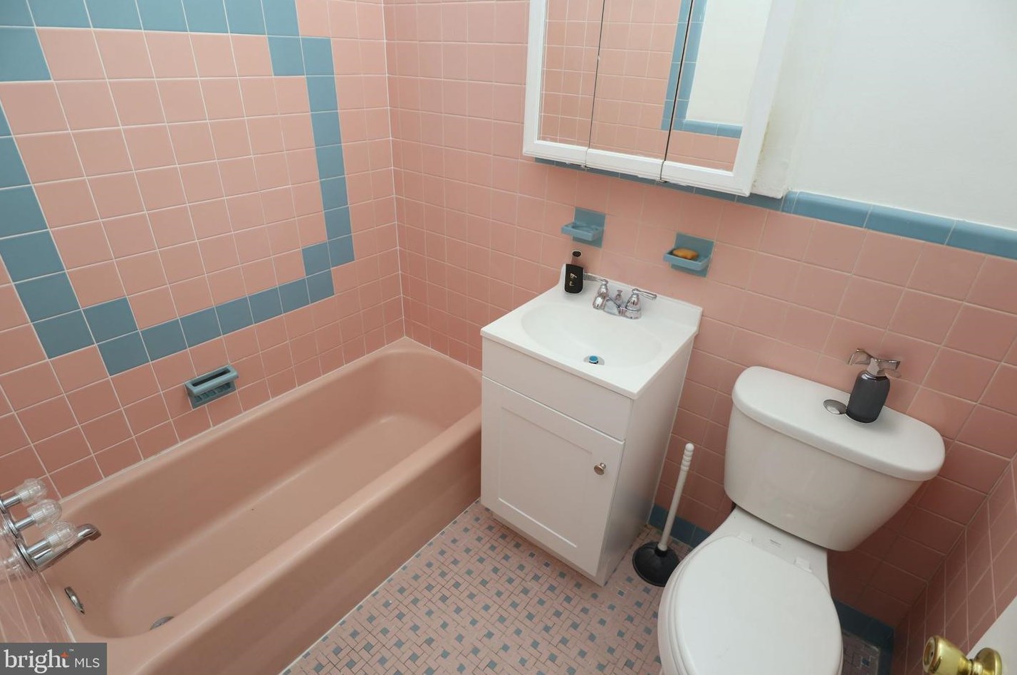 7245 Haverford Ave, Philadelphia PA  19151-2240 exterior