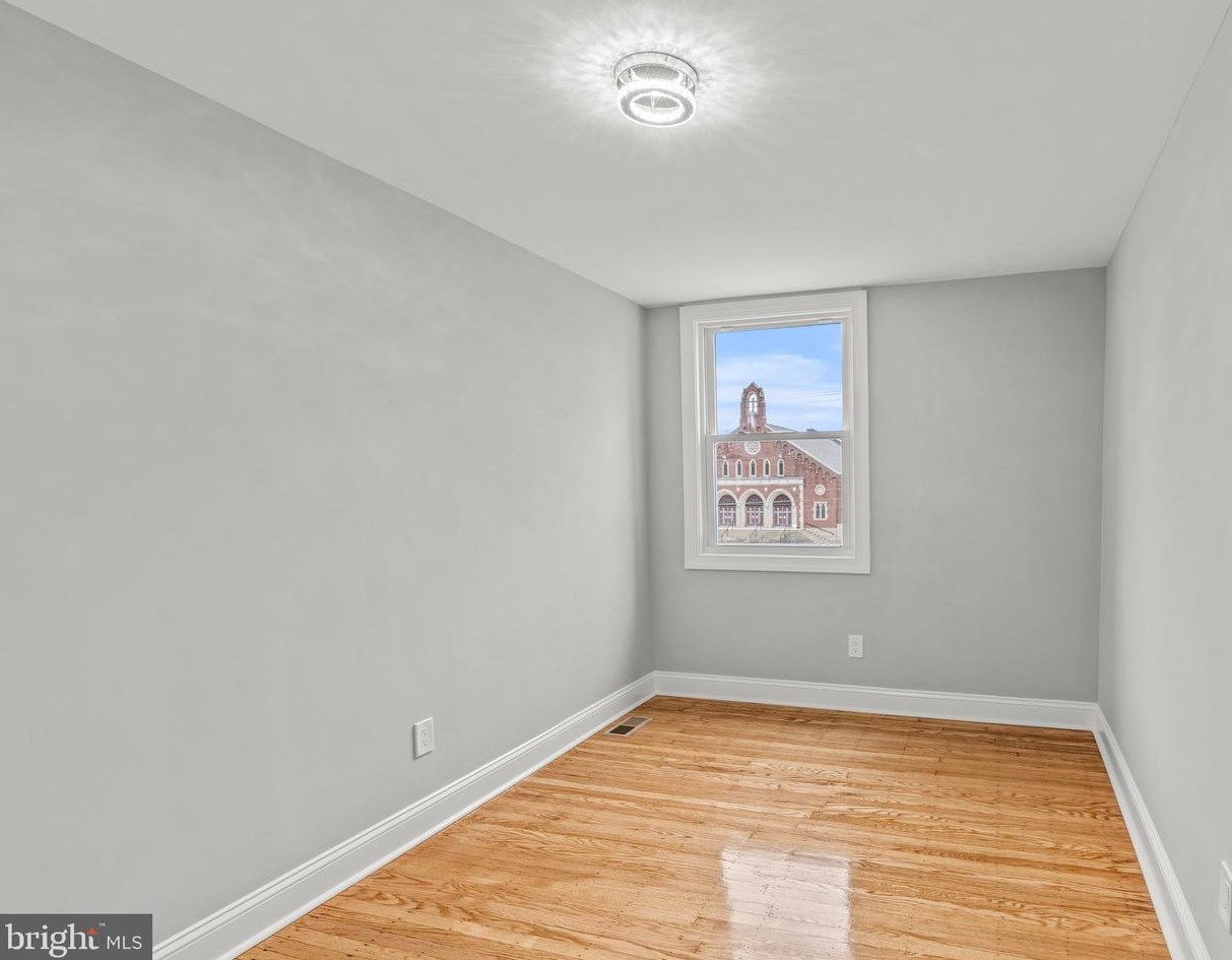 1331 Vernon Rd, Philadelphia PA  19150-2121 exterior