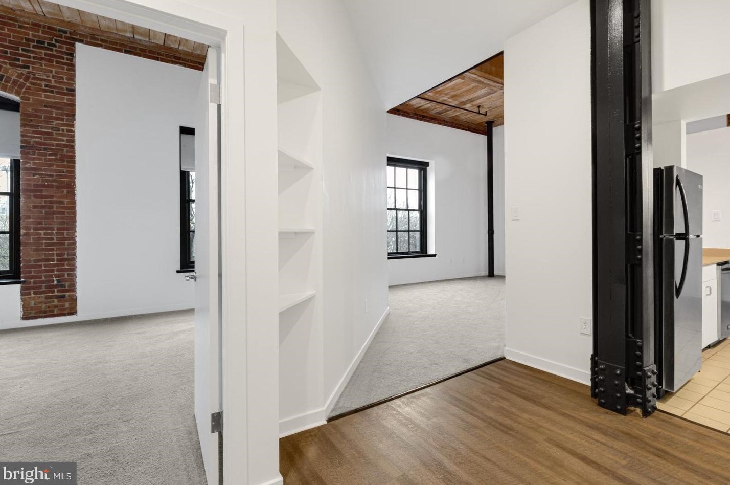 303 Vine St Apt 207, Philadelphia, PA 19106