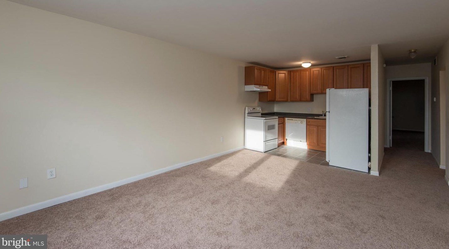 330 Hermitage St #2, Philadelphia, PA 19128