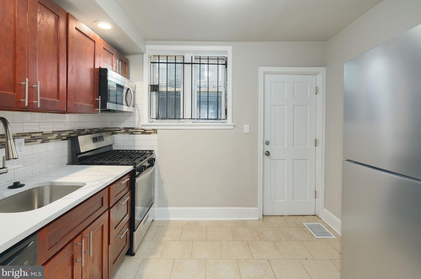 2210 Sigel St, Philadelphia PA  19145-1904 exterior
