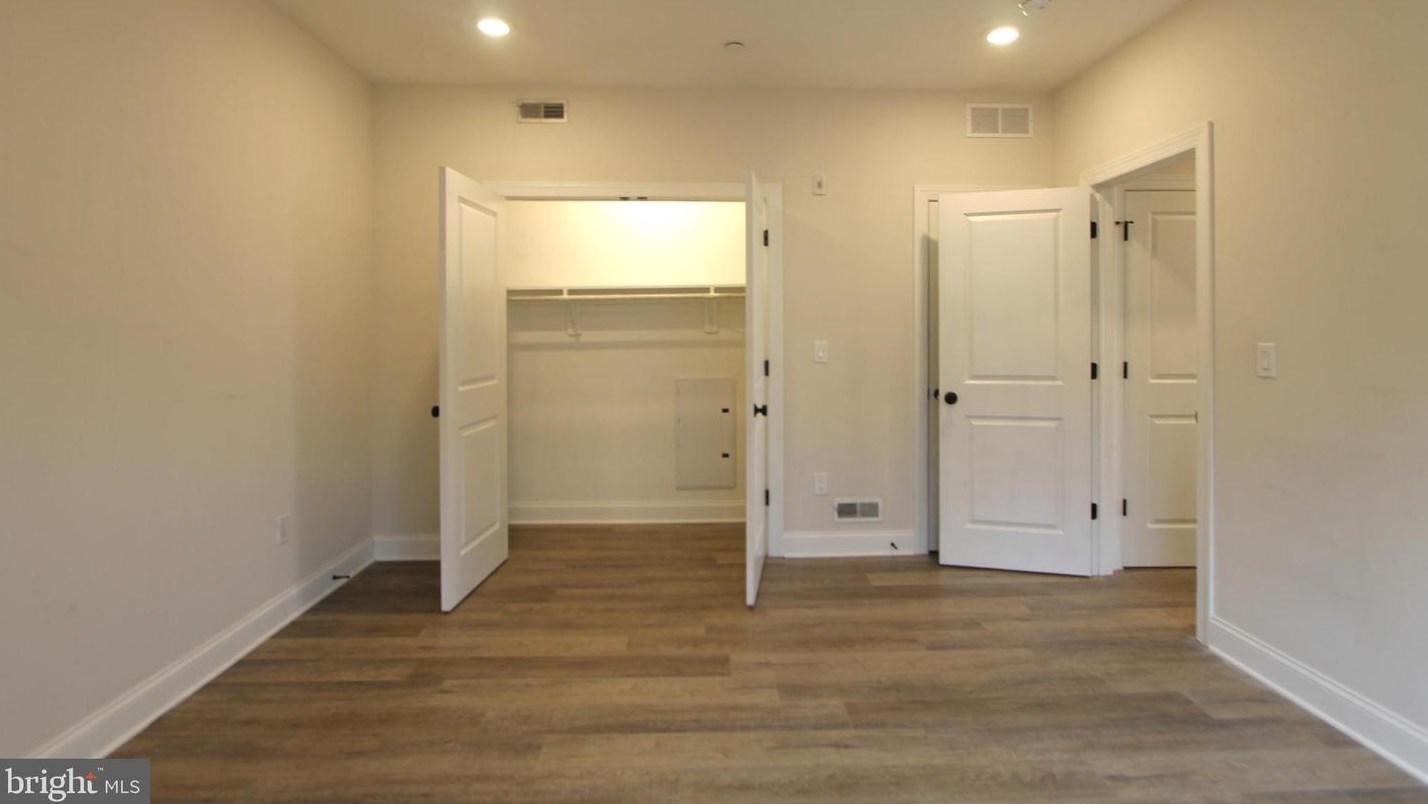 492 Roxborough Ave, Philadelphia PA  19128-3507 exterior