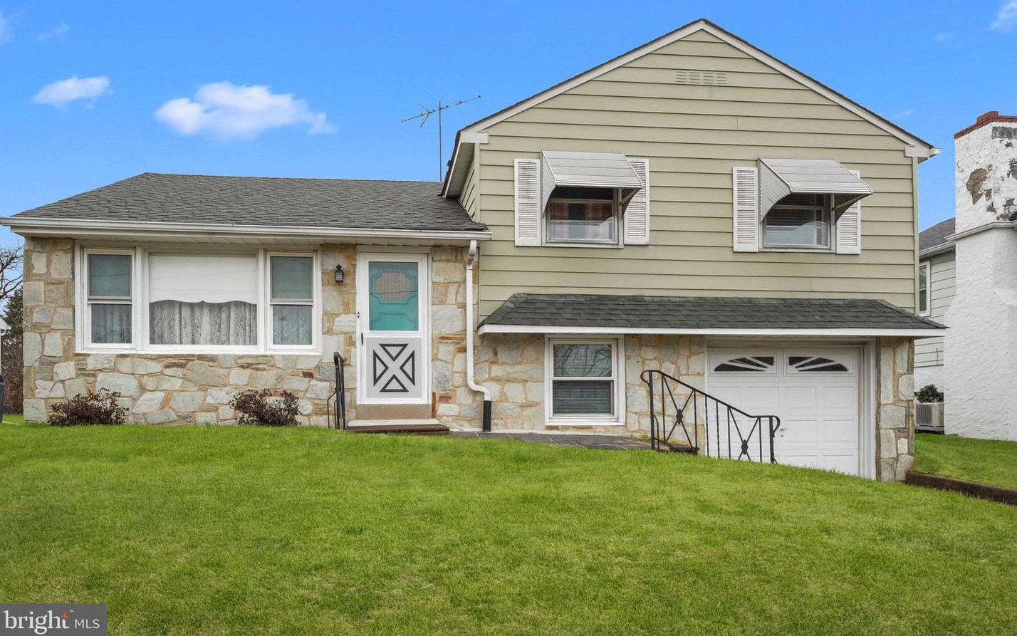10122 Northeast Ave, Philadelphia, PA 19116-3714