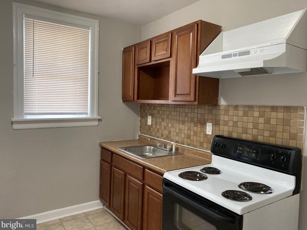 5503 Florence Ave, Philadelphia PA  19143-4026 exterior