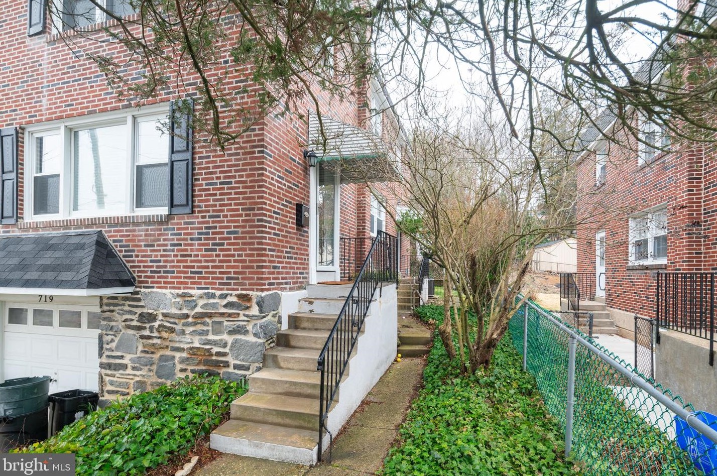 719 Hill Rd, Philadelphia, PA 19128