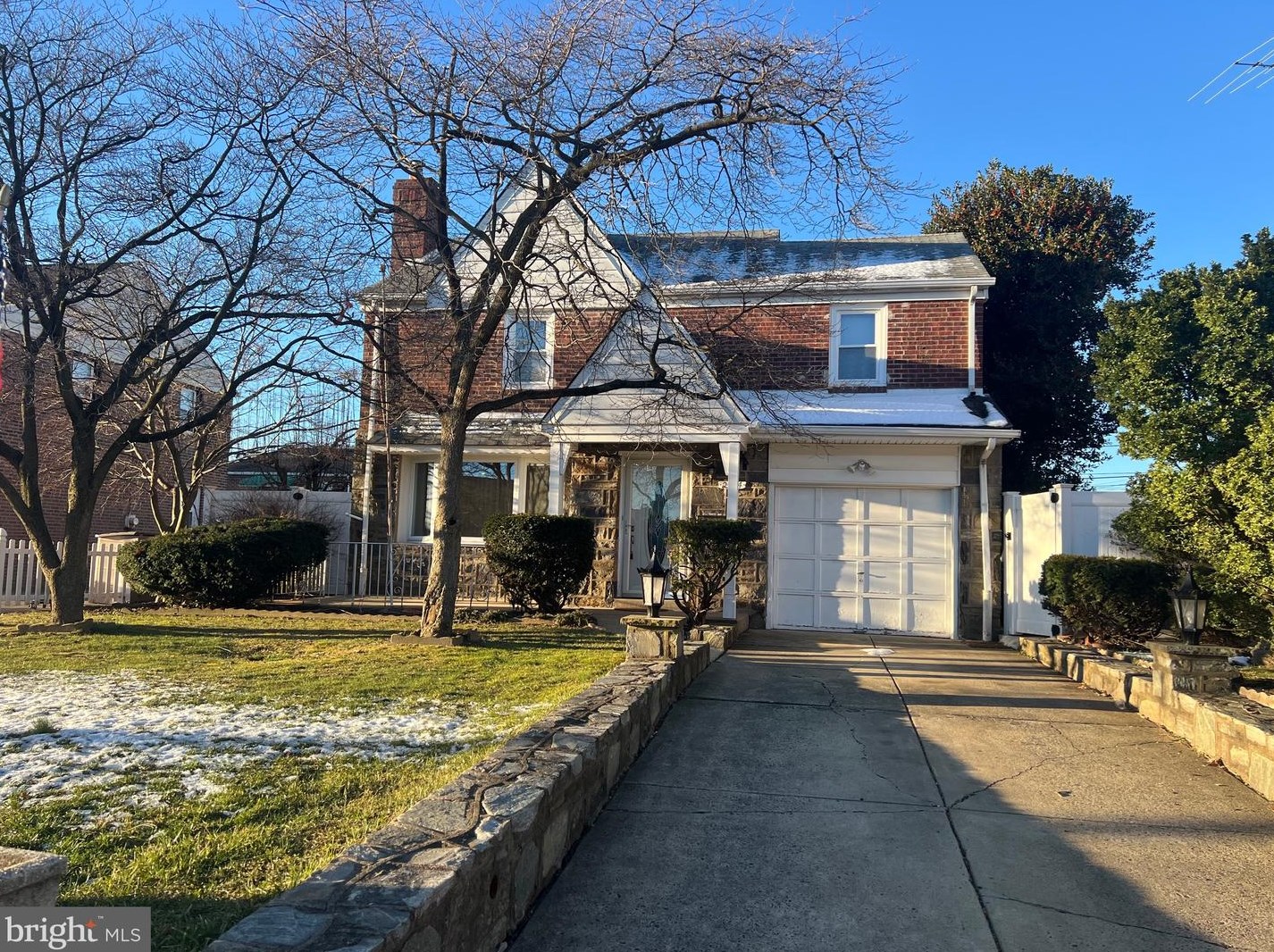 2724 Rhawn St, Philadelphia, PA 19152-3420