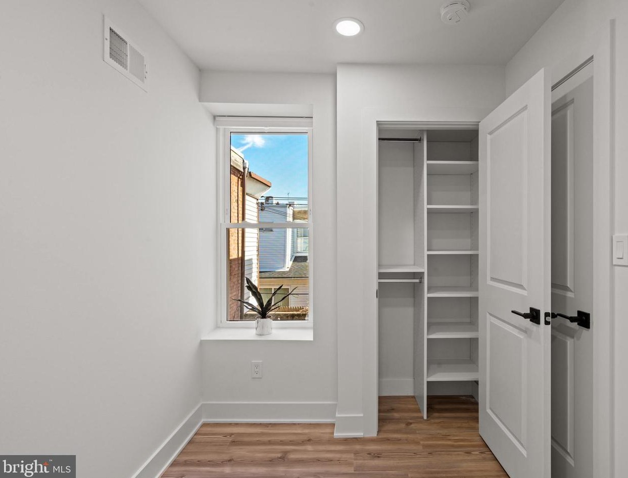 1713 Bambrey St, Philadelphia PA 19146-4404 exterior