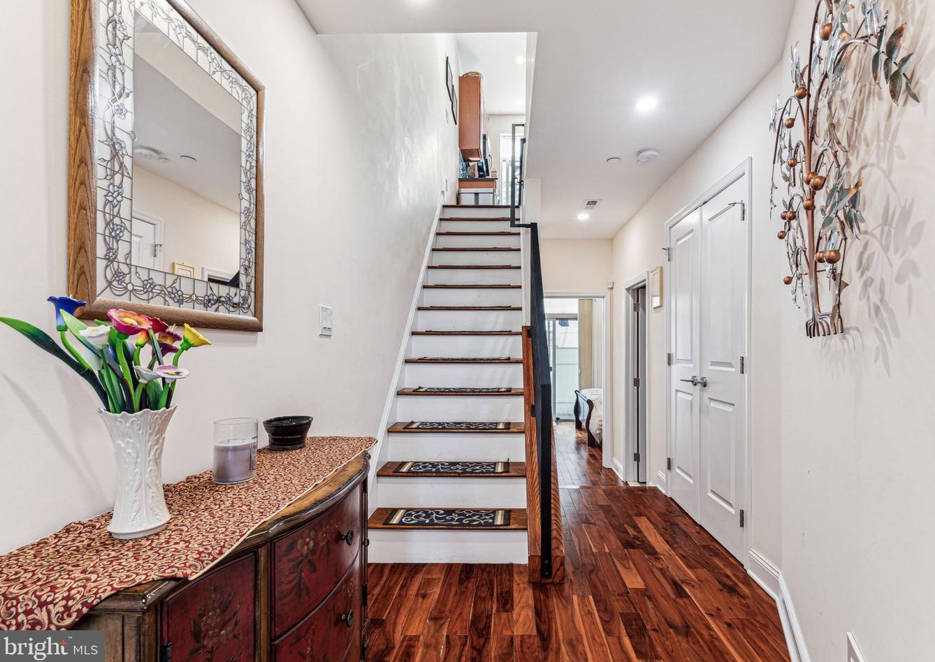 2328 Alter St, Philadelphia, PA 19146-2416