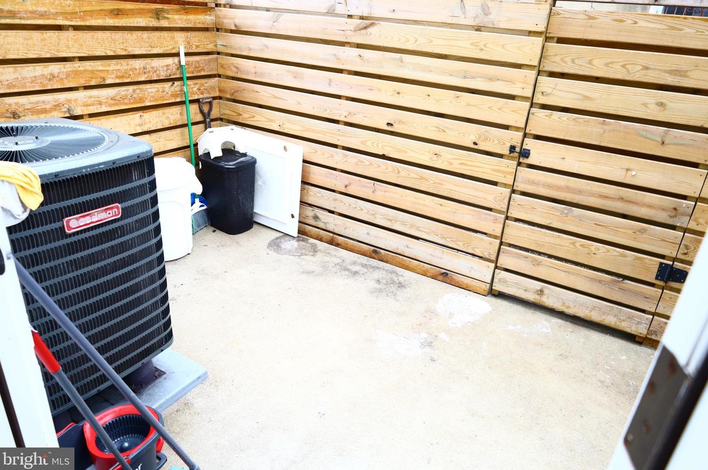 2607 Oakdale St, Philadelphia PA  19132-3123 exterior