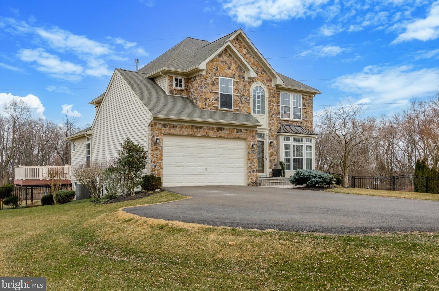 8237 Rose Petal Dr, Philadelphia, PA 19111-0915