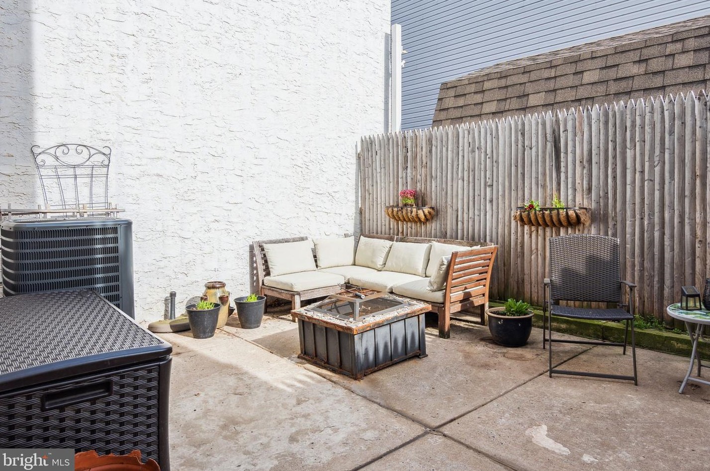 2619 Thompson St, Philadelphia PA  19121-4629 exterior