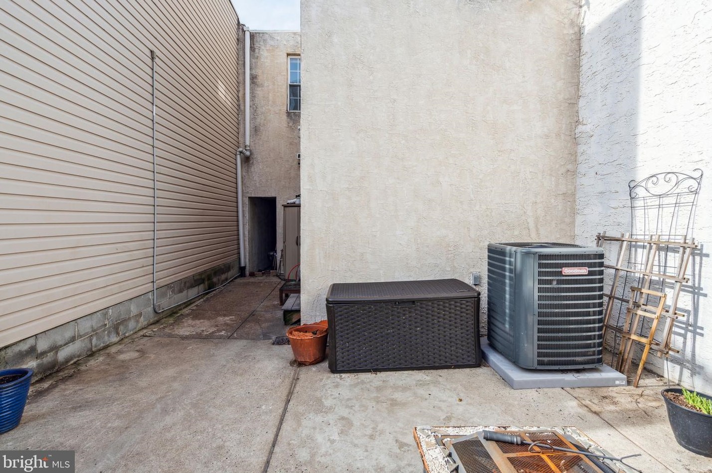 2619 Thompson St, Philadelphia PA  19121-4629 exterior
