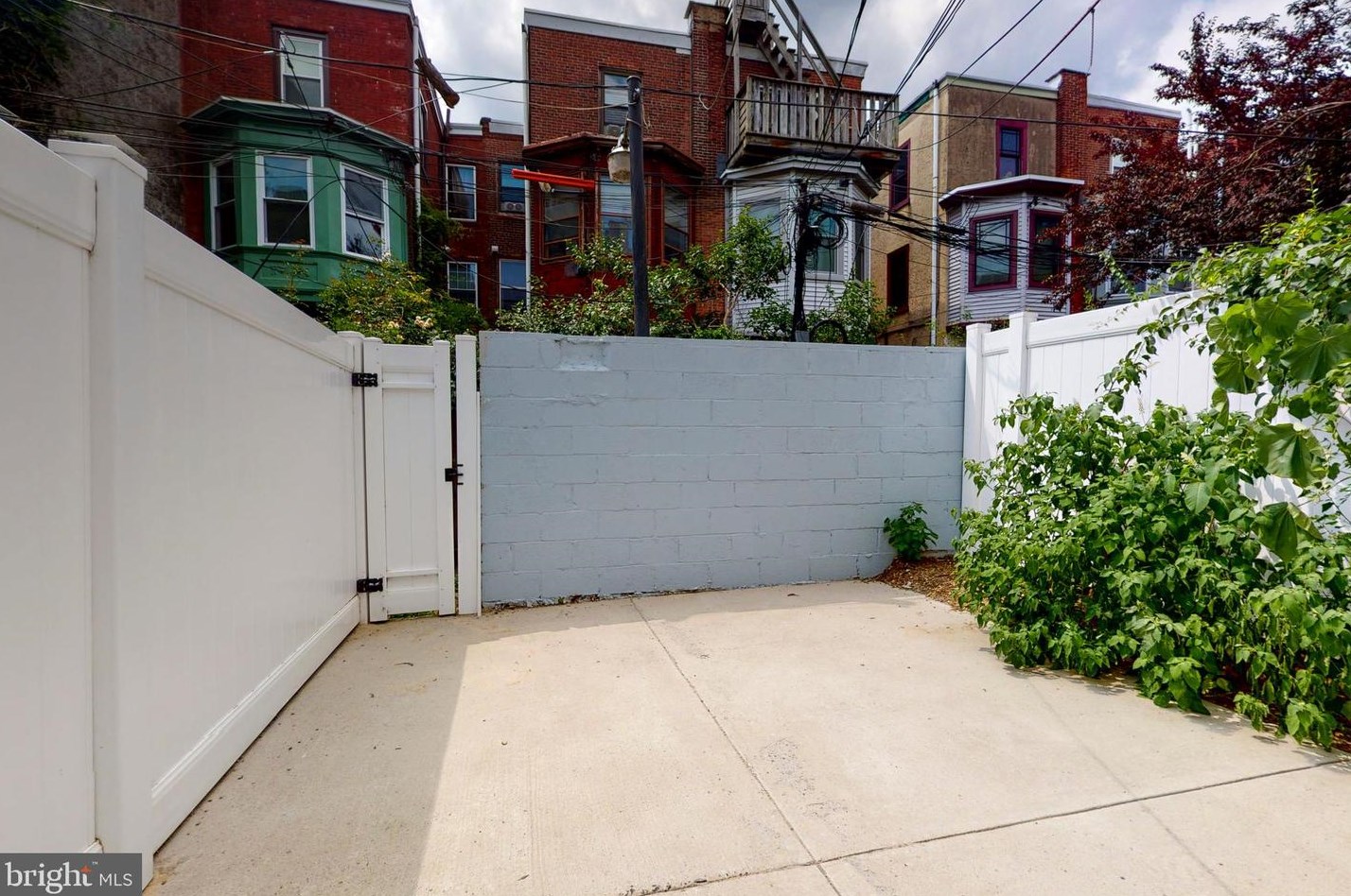 804 Corinthian Ave, Philadelphia PA 19130-1442 exterior