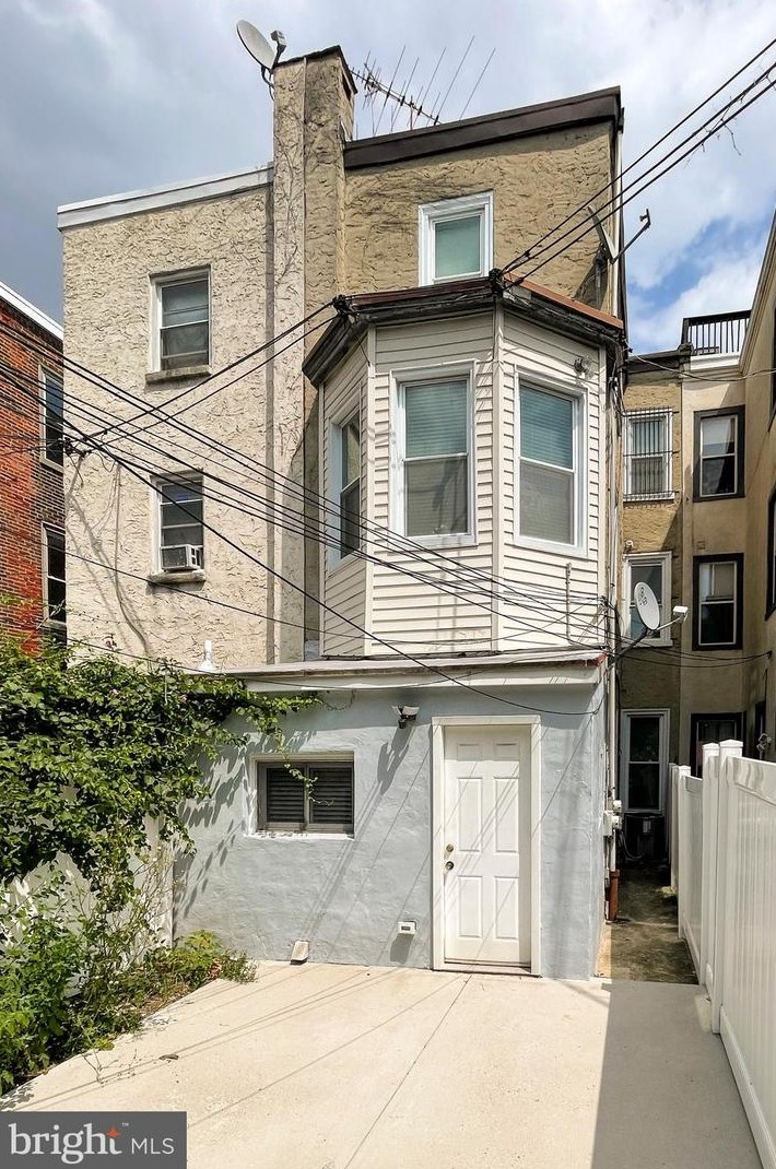 804 Corinthian Ave, Philadelphia PA 19130-1442 exterior