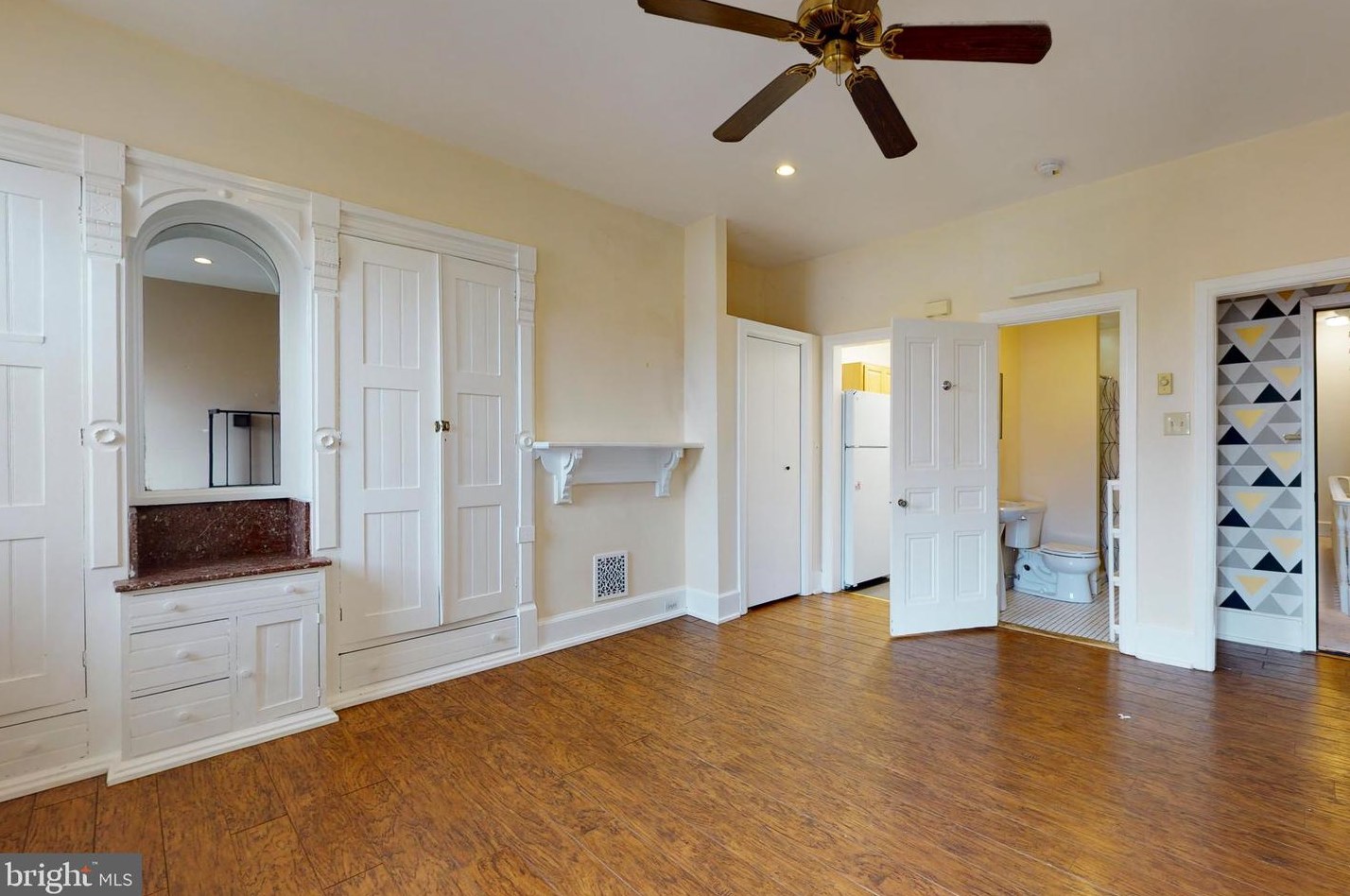 804 Corinthian Ave, Philadelphia PA 19130-1442 exterior