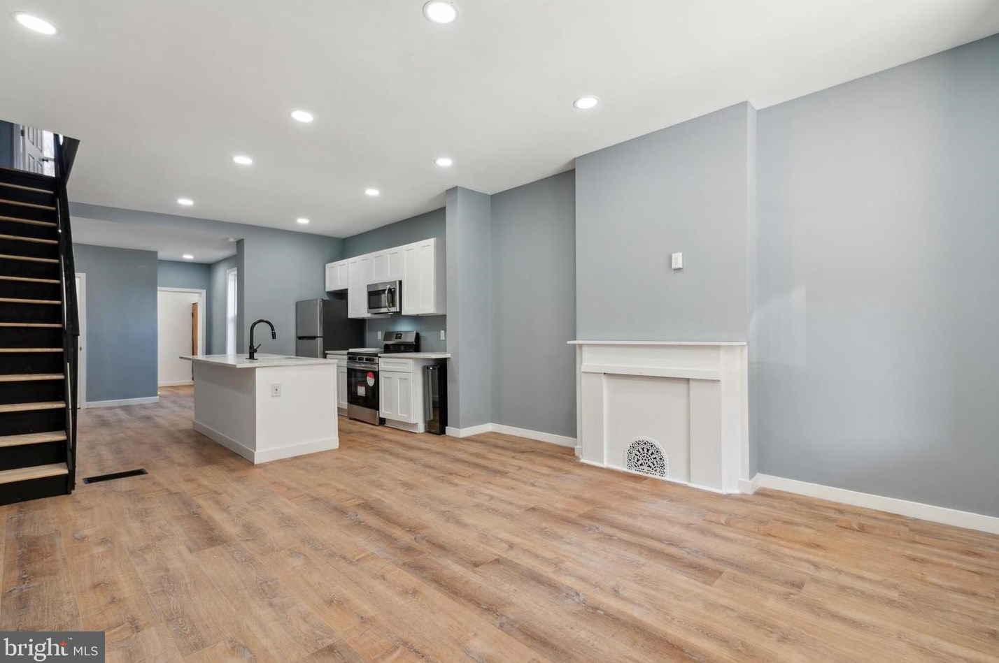 2523 Montgomery Ave, Philadelphia PA  19121-2613 exterior